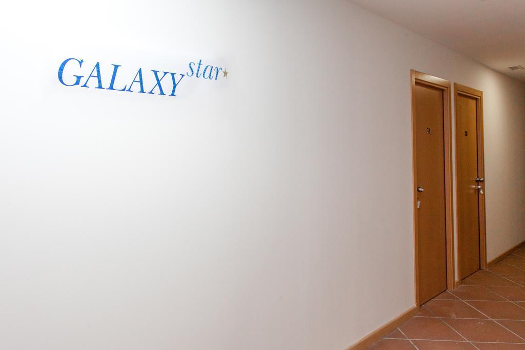 Galaxystar Hostel Barcelona Exterior photo