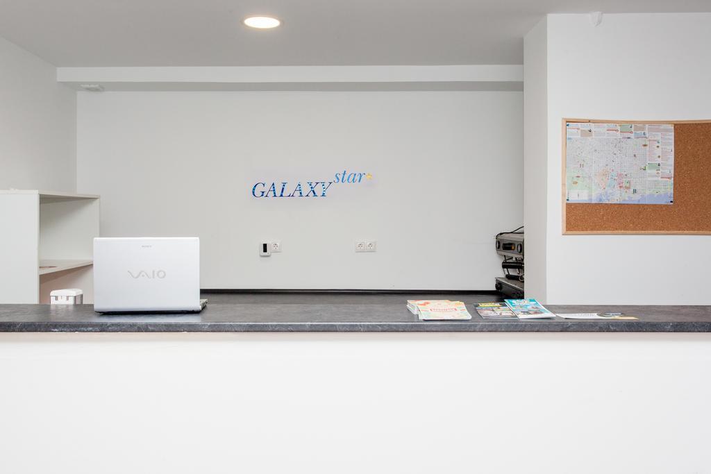 Galaxystar Hostel Barcelona Exterior photo